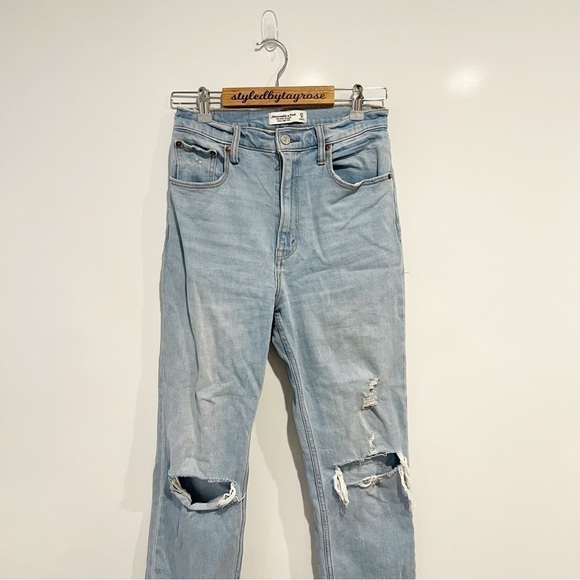 Abercrombie & Fitch Ultra High Rise Ankle Straight Jean - Picture 2 of 7